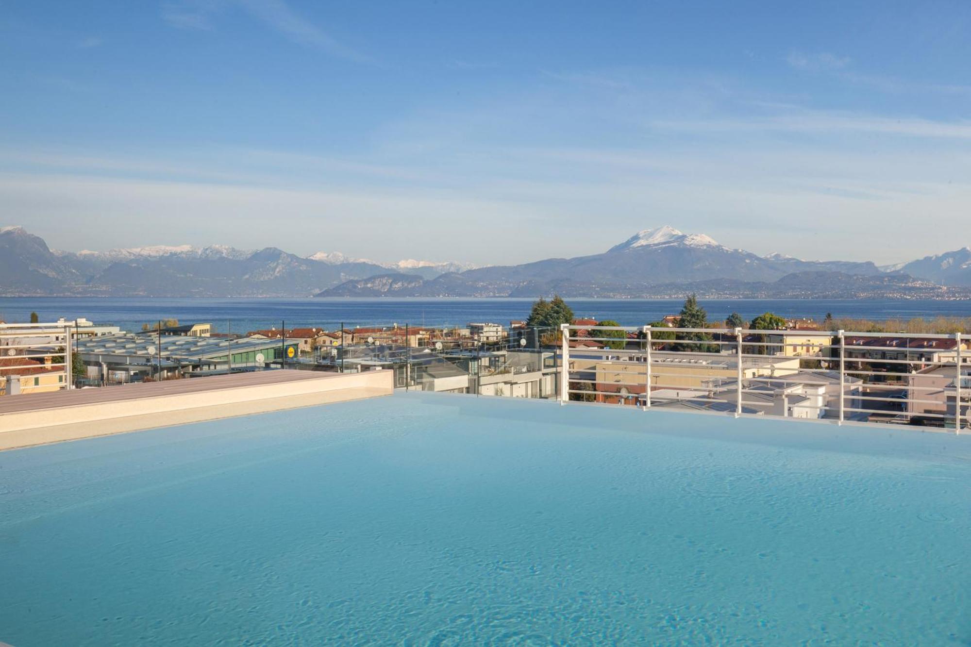 Perla Garda With Pool * Peschiera del Garda